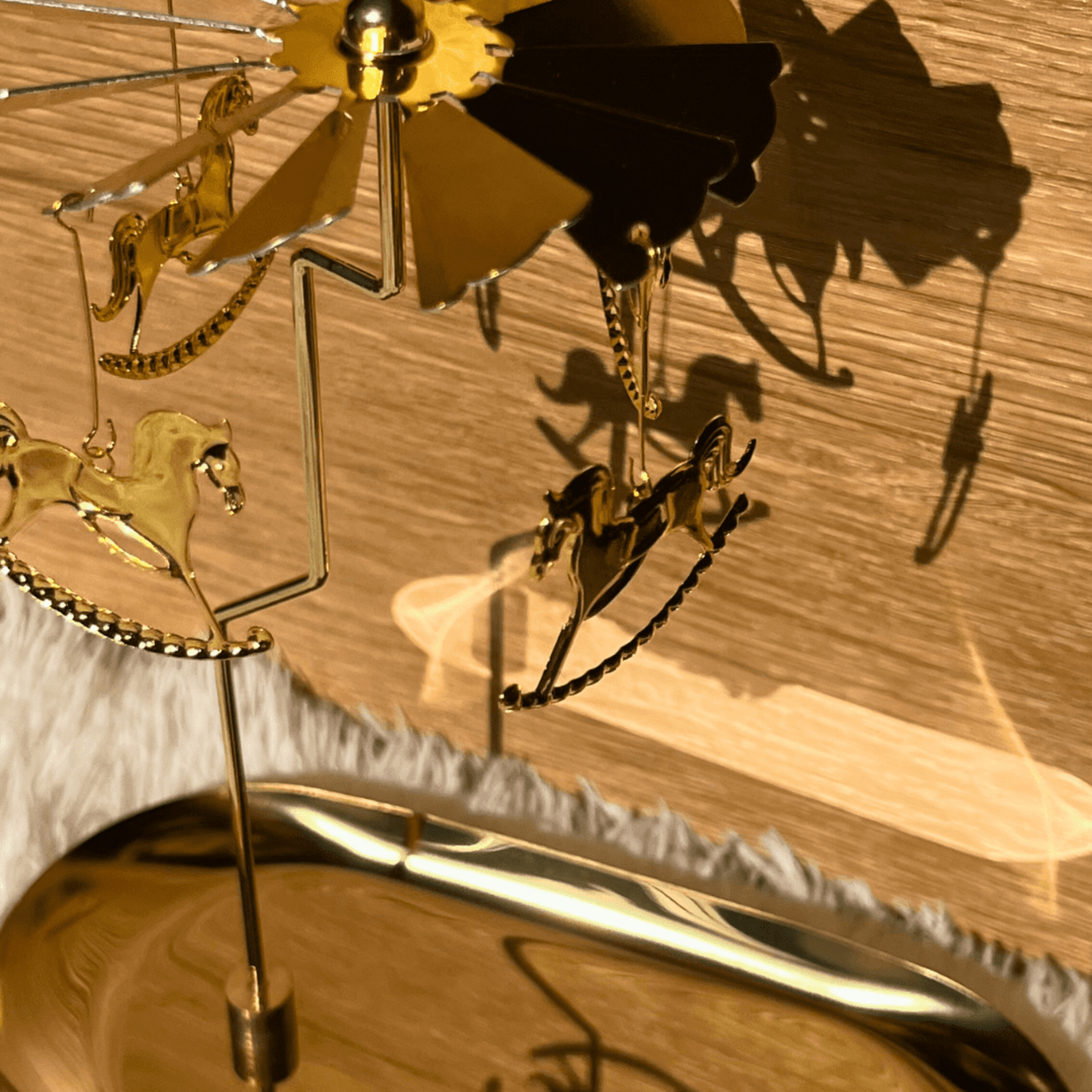 Carrusel dorado (preventa) - 1